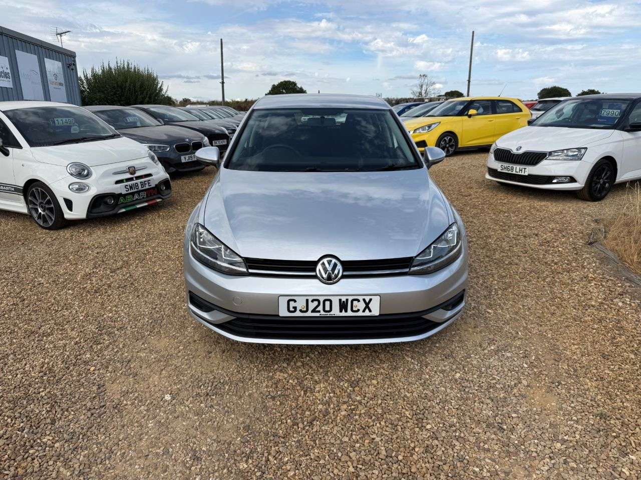 A 2020 VOLKSWAGEN GOLF 1.6 TDI S Hatchback 5dr Diesel Manual Euro 6 (s/s) (115 ps) A 2020 VOLKSWAGEN GOLF 1.6 TDI S Hatchback 5dr Diesel Manual Euro 6 (s/s) (115 ps)