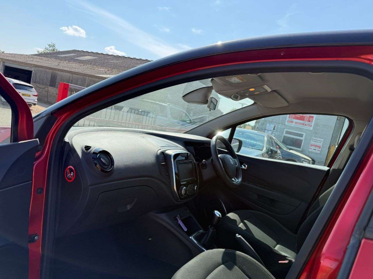 A 2019 RENAULT CAPTUR 0.9 TCe ENERGY Iconic SUV 5dr Petrol Manual Euro 6 (s/s) (90 ps) A 2019 RENAULT CAPTUR 0.9 TCe ENERGY Iconic SUV 5dr Petrol Manual Euro 6 (s/s) (90 ps)