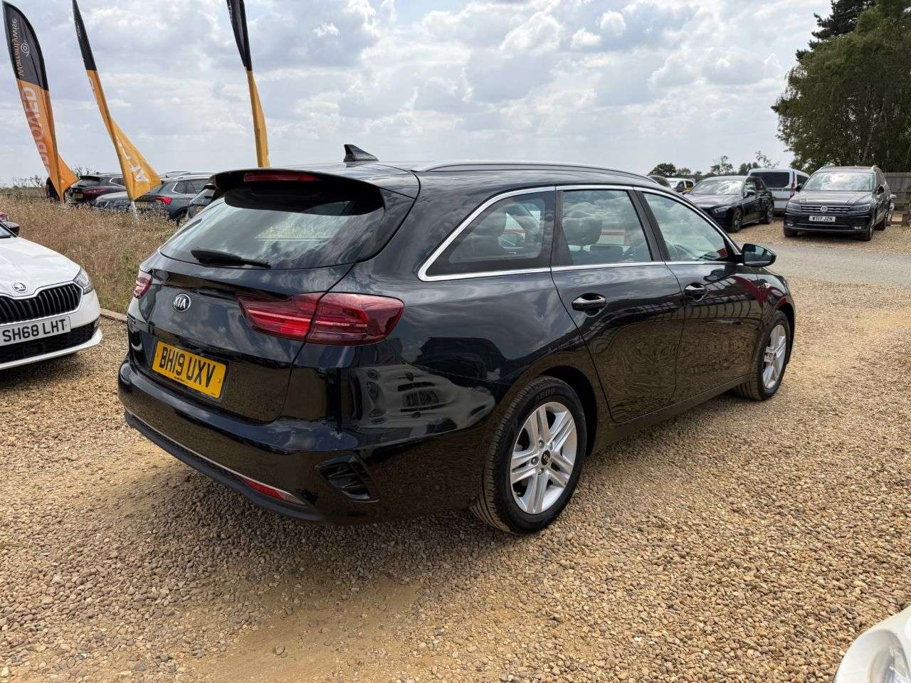 A 2019 KIA CEED 1.0 T-GDi ECO 2 Sportswagon 5dr Petrol Manual Euro 6 (s/s) (118 bhp) A 2019 KIA CEED 1.0 T-GDi ECO 2 Sportswagon 5dr Petrol Manual Euro 6 (s/s) (118 bhp)