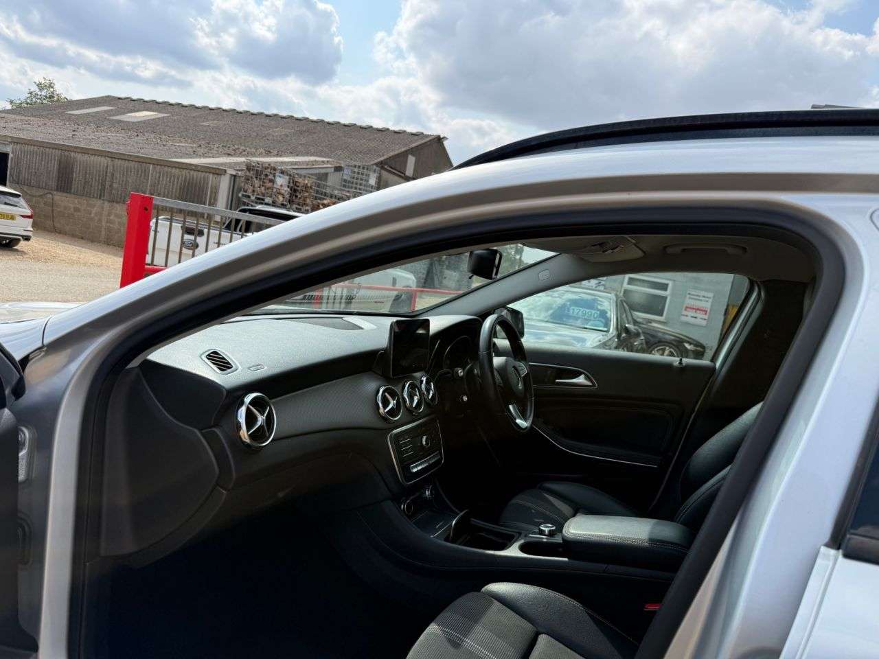 A 2018 MERCEDES-BENZ GLA 1.6 GLA180 Urban Edition SUV 5dr Petrol 7G-DCT Euro 6 (s/s) (122 ps) A 2018 MERCEDES-BENZ GLA 1.6 GLA180 Urban Edition SUV 5dr Petrol 7G-DCT Euro 6 (s/s) (122 ps)