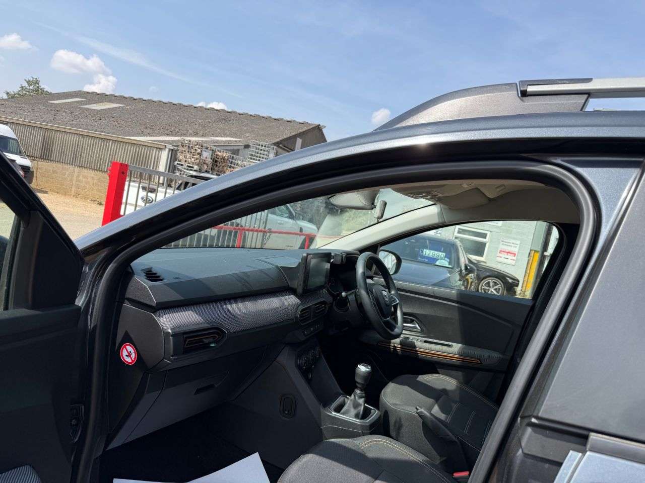 A 2021 DACIA SANDERO STEPWAY 1.0 TCe Comfort Hatchback 5dr Petrol Manual Euro 6 (s/s) (90 ps) A 2021 DACIA SANDERO STEPWAY 1.0 TCe Comfort Hatchback 5dr Petrol Manual Euro 6 (s/s) (90 ps)