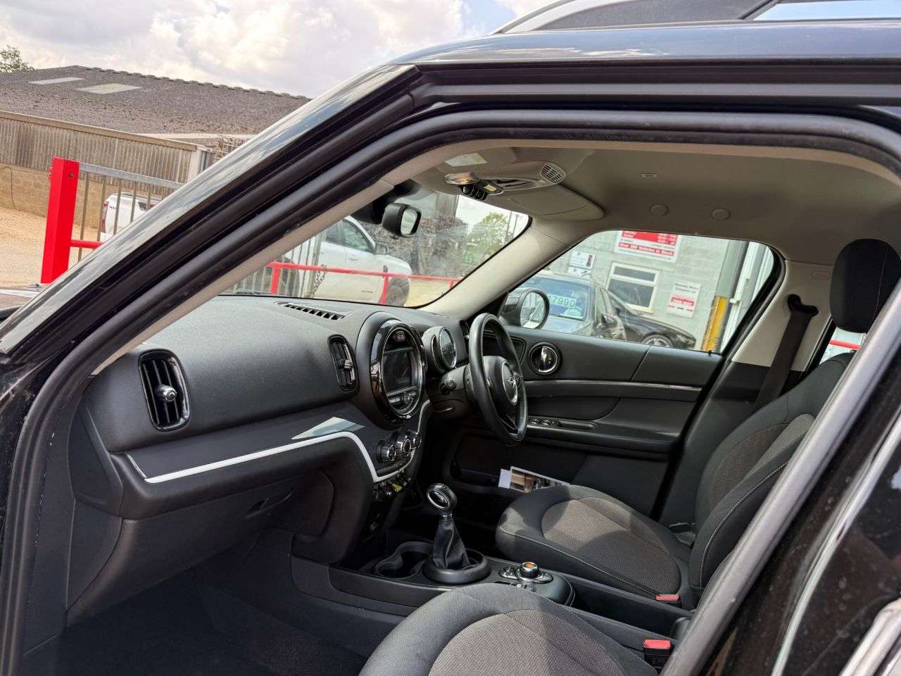A 2019 MINI COUNTRYMAN 1.5 7.6kWh GPF Cooper SE SUV 5dr Petrol Plug-in Hybrid Auto ALL4 Euro 6 (s/ A 2019 MINI COUNTRYMAN 1.5 7.6kWh GPF Cooper SE SUV 5dr Petrol Plug-in Hybrid Auto ALL4 Euro 6 (s/