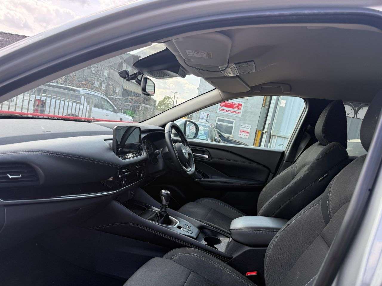 A 2022 NISSAN QASHQAI 1.3 DIG-T MHEV N-Connecta SUV 5dr Petrol Hybrid Manual Euro 6 (s/s) (140 ps A 2022 NISSAN QASHQAI 1.3 DIG-T MHEV N-Connecta SUV 5dr Petrol Hybrid Manual Euro 6 (s/s) (140 ps