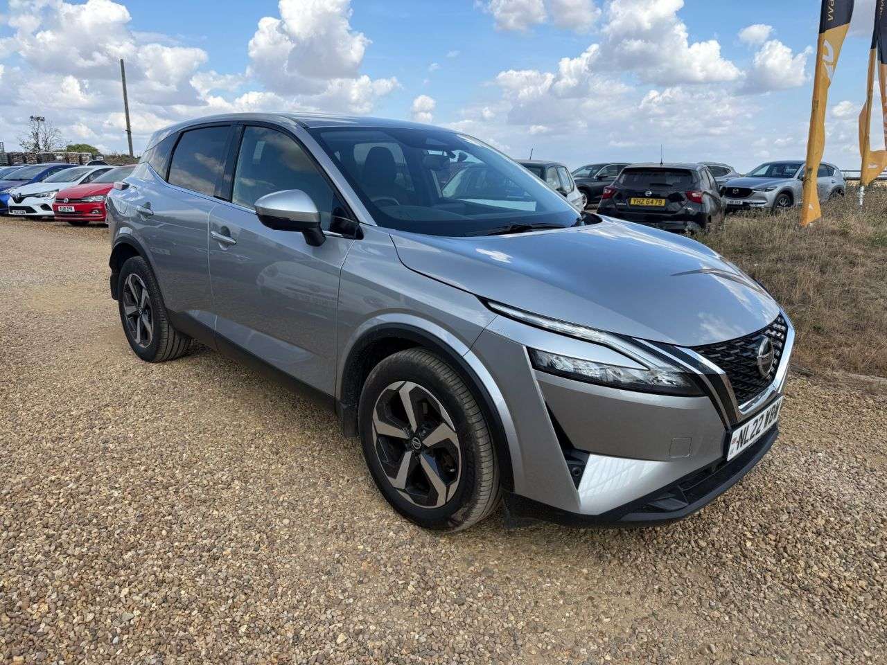 A 2022 NISSAN QASHQAI 1.3 DIG-T MHEV N-Connecta SUV 5dr Petrol Hybrid Manual Euro 6 (s/s) (140 ps A 2022 NISSAN QASHQAI 1.3 DIG-T MHEV N-Connecta SUV 5dr Petrol Hybrid Manual Euro 6 (s/s) (140 ps