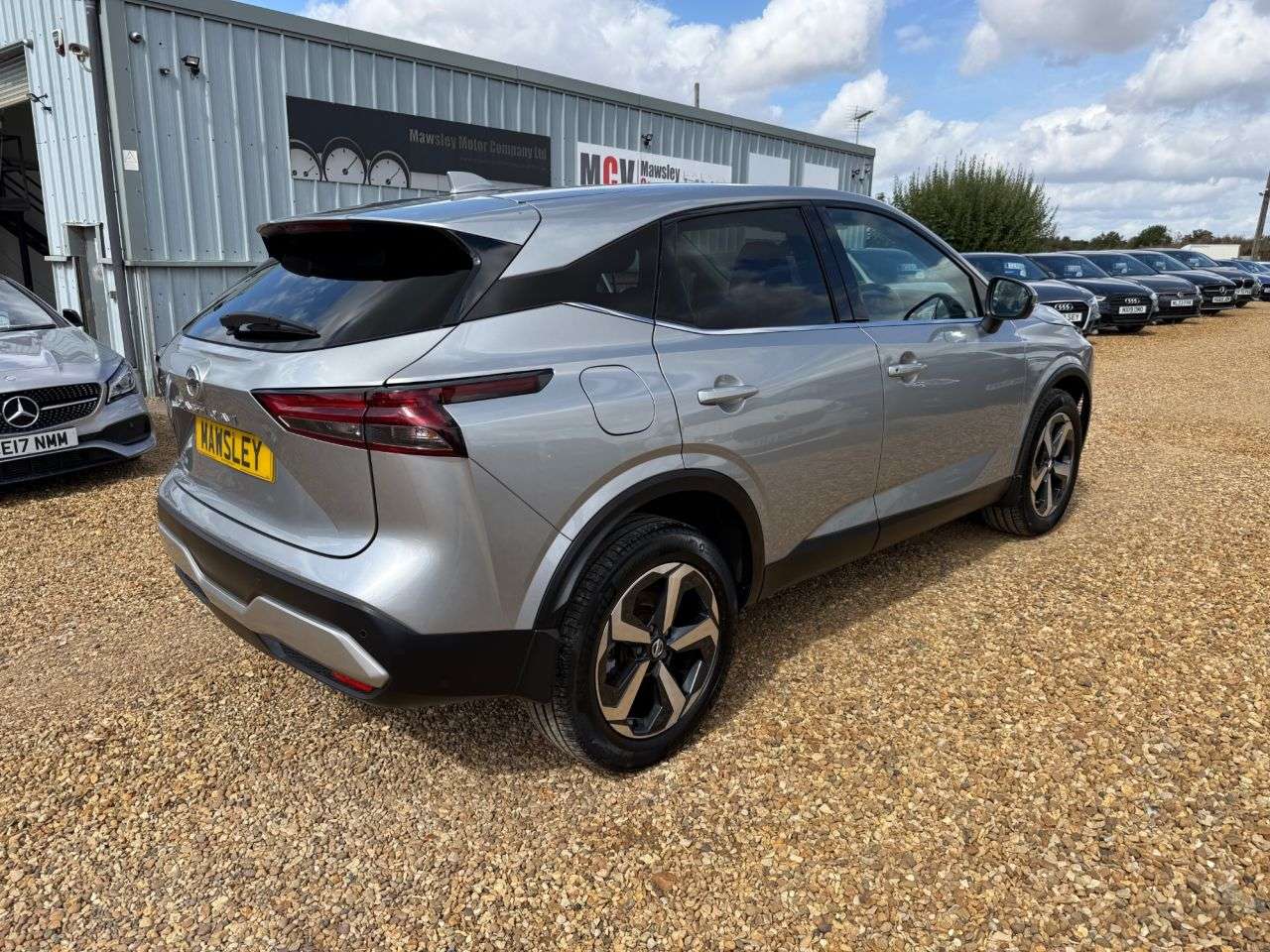 A 2022 NISSAN QASHQAI 1.3 DIG-T MHEV N-Connecta SUV 5dr Petrol Hybrid Manual Euro 6 (s/s) (140 ps A 2022 NISSAN QASHQAI 1.3 DIG-T MHEV N-Connecta SUV 5dr Petrol Hybrid Manual Euro 6 (s/s) (140 ps
