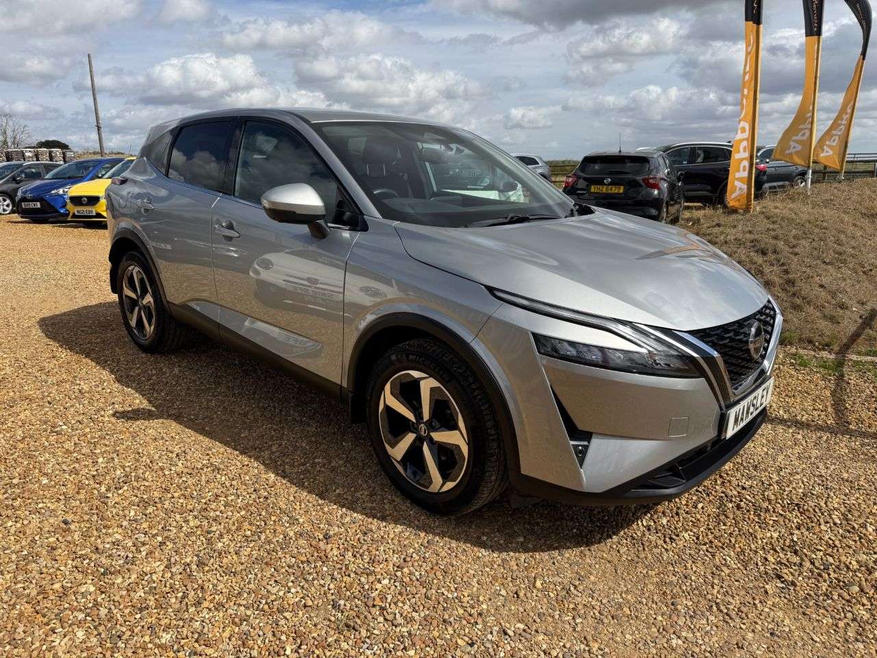 A 2022 NISSAN QASHQAI 1.3 DIG-T MHEV N-Connecta SUV 5dr Petrol Hybrid Manual Euro 6 (s/s) (140 ps A 2022 NISSAN QASHQAI 1.3 DIG-T MHEV N-Connecta SUV 5dr Petrol Hybrid Manual Euro 6 (s/s) (140 ps