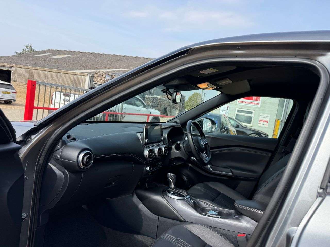 A 2023 NISSAN JUKE 1.6 Tekna SUV 5dr Petrol Hybrid Auto Euro 6 (143 ps) A 2023 NISSAN JUKE 1.6 Tekna SUV 5dr Petrol Hybrid Auto Euro 6 (143 ps)