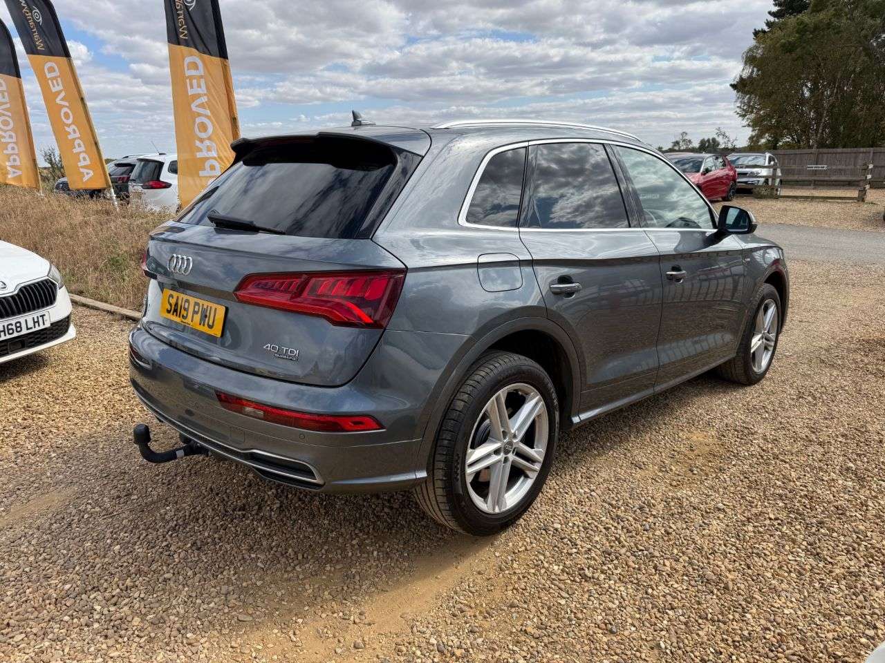 A 2019 AUDI Q5 2.0 TDI 40 S line SUV 5dr Diesel S Tronic quattro Euro 6 (s/s) (190 ps) A 2019 AUDI Q5 2.0 TDI 40 S line SUV 5dr Diesel S Tronic quattro Euro 6 (s/s) (190 ps)