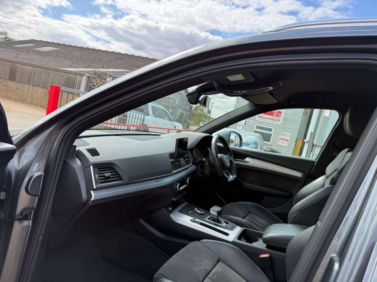 A 2019 AUDI Q5 2.0 TDI 40 S line SUV 5dr Diesel S Tronic quattro Euro 6 (s/s) (190 ps) A 2019 AUDI Q5 2.0 TDI 40 S line SUV 5dr Diesel S Tronic quattro Euro 6 (s/s) (190 ps)