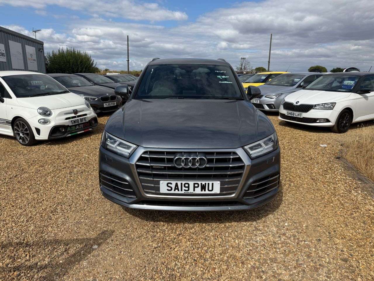 A 2019 AUDI Q5 2.0 TDI 40 S line SUV 5dr Diesel S Tronic quattro Euro 6 (s/s) (190 ps) A 2019 AUDI Q5 2.0 TDI 40 S line SUV 5dr Diesel S Tronic quattro Euro 6 (s/s) (190 ps)