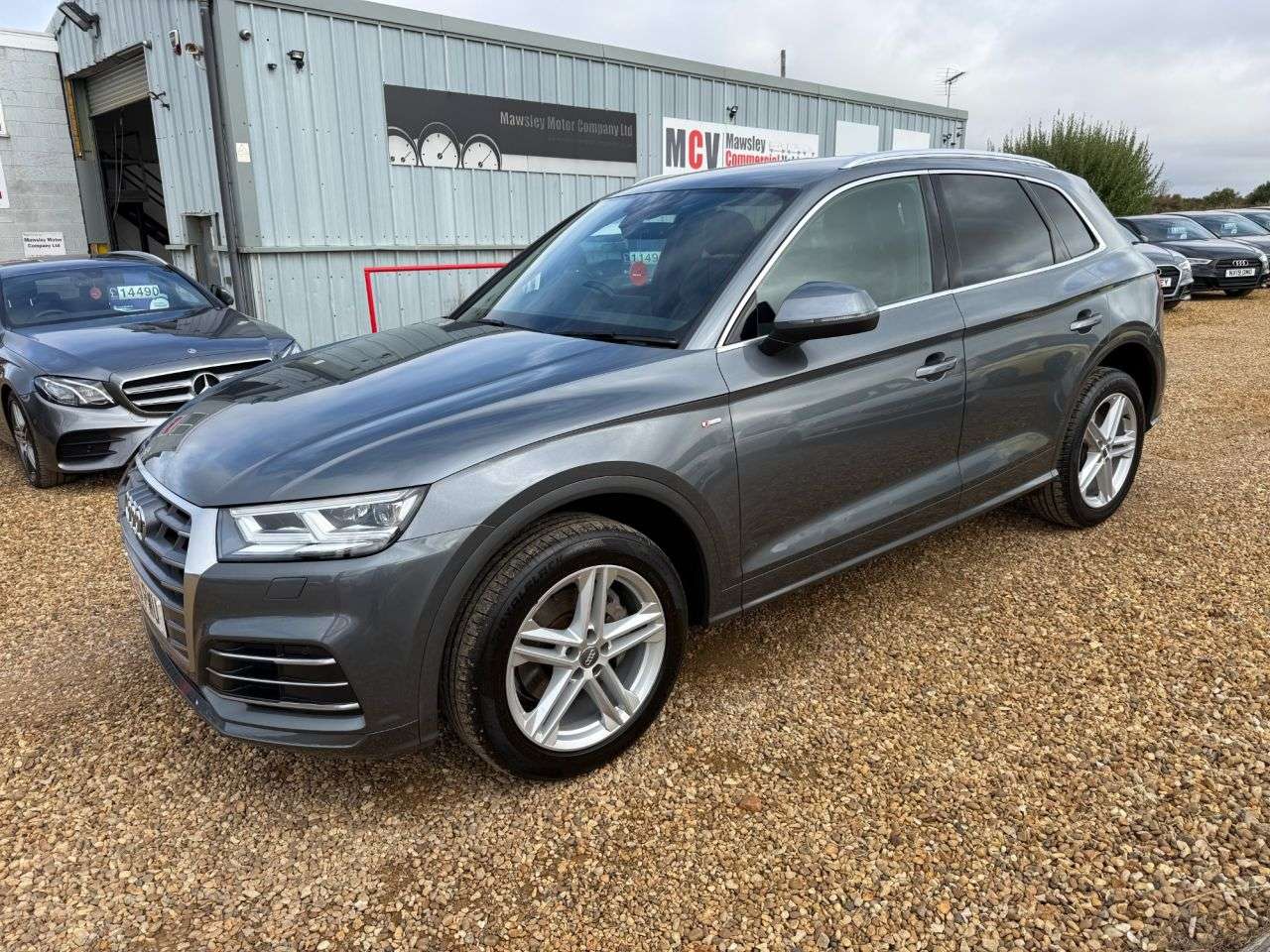 A 2019 AUDI Q5 2.0 TDI 40 S line SUV 5dr Diesel S Tronic quattro Euro 6 (s/s) (190 ps) A 2019 AUDI Q5 2.0 TDI 40 S line SUV 5dr Diesel S Tronic quattro Euro 6 (s/s) (190 ps)