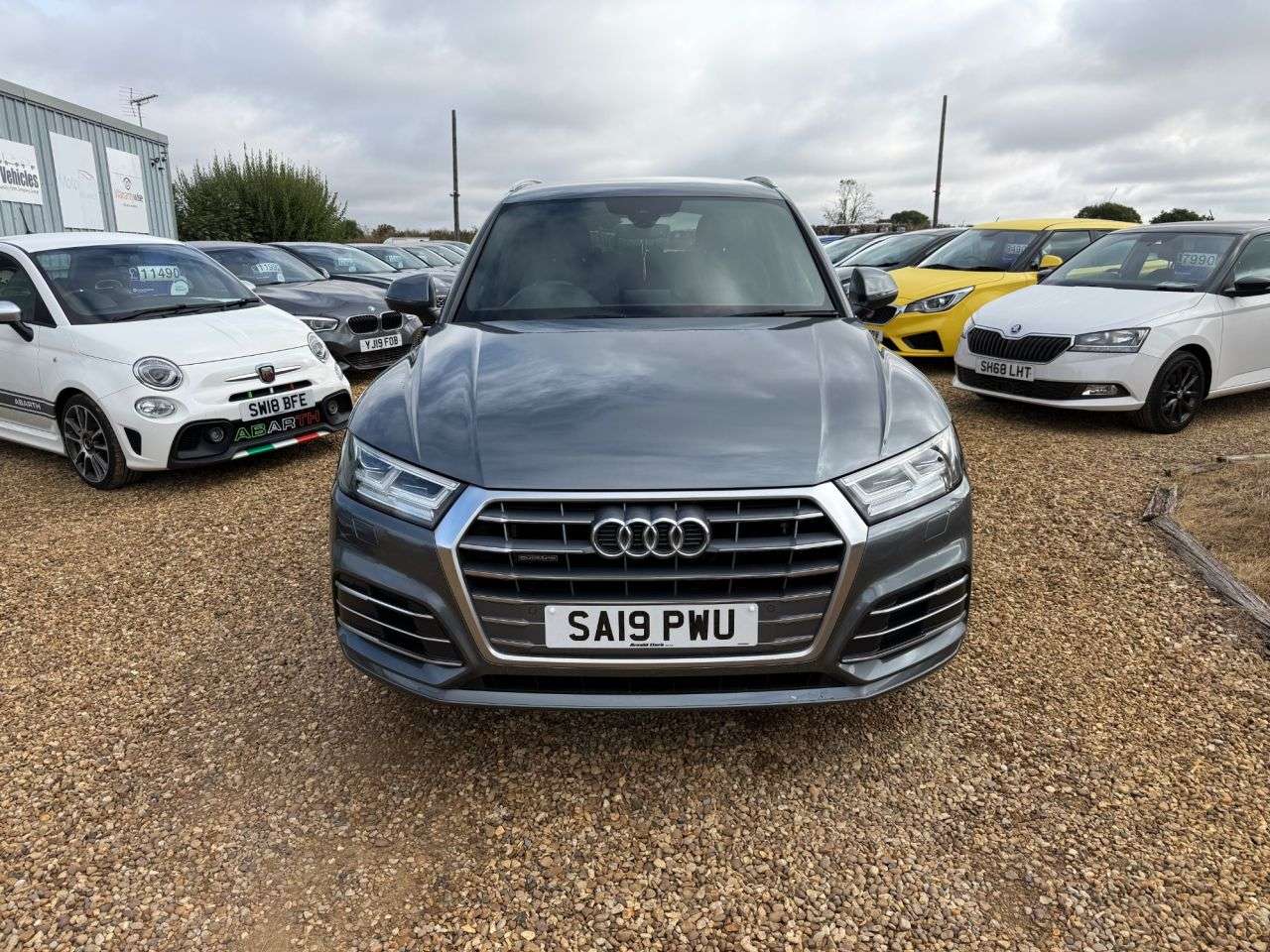 A 2019 AUDI Q5 2.0 TDI 40 S line SUV 5dr Diesel S Tronic quattro Euro 6 (s/s) (190 ps) A 2019 AUDI Q5 2.0 TDI 40 S line SUV 5dr Diesel S Tronic quattro Euro 6 (s/s) (190 ps)