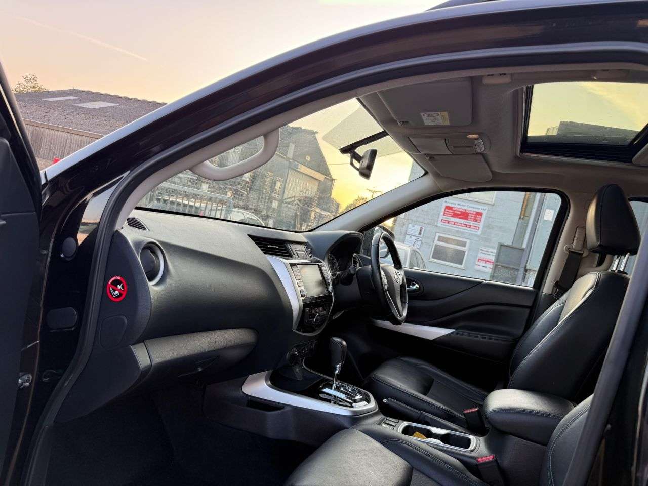 A 2022 NISSAN NAVARA 2.3 dCi N-Guard Pickup Double Cab 4dr Diesel Auto 4WD Euro 6 (190 ps) A 2022 NISSAN NAVARA 2.3 dCi N-Guard Pickup Double Cab 4dr Diesel Auto 4WD Euro 6 (190 ps)
