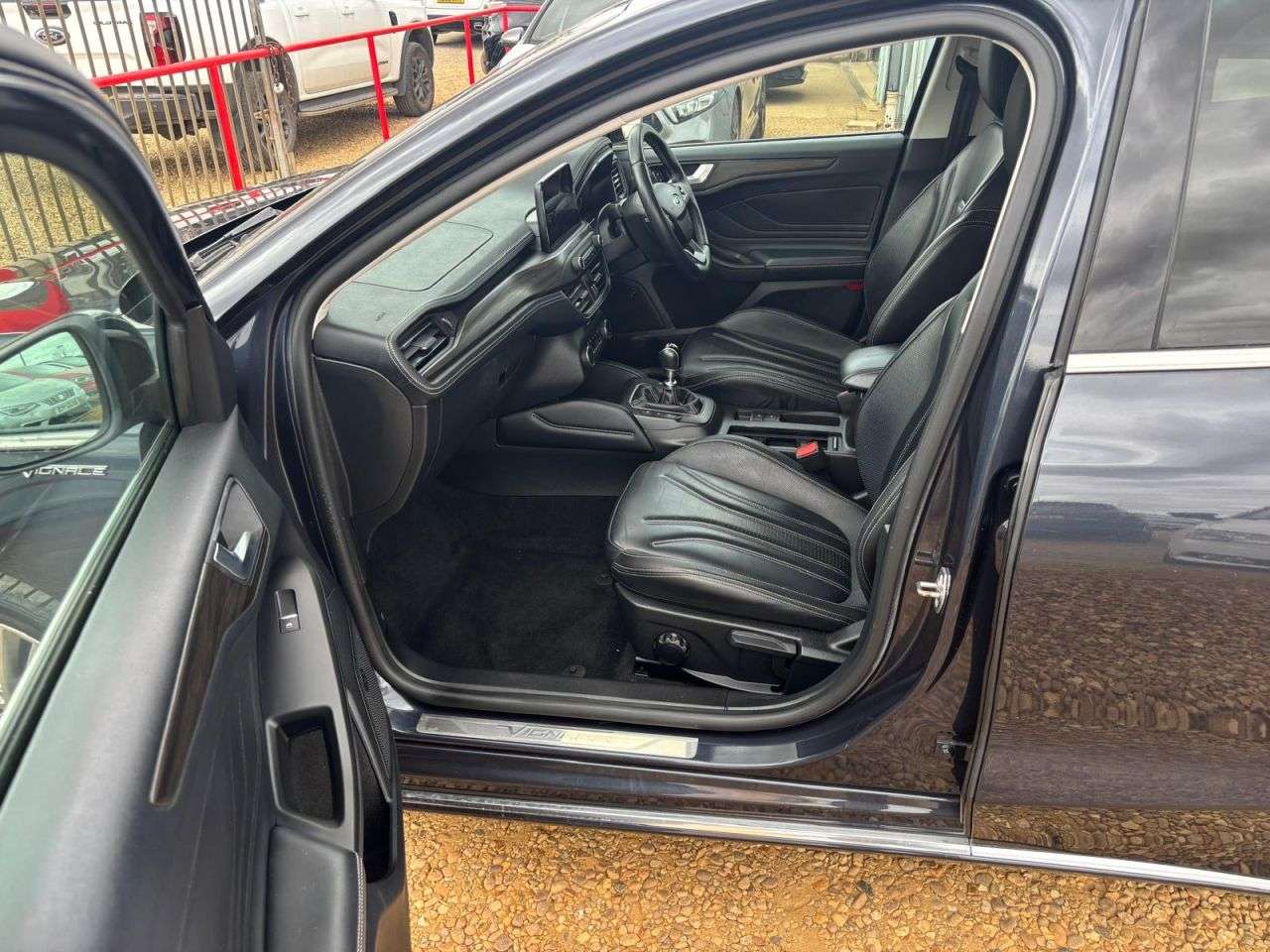 A 2020 FORD FOCUS 1.0T EcoBoost Vignale Hatchback 5dr Petrol Manual Euro 6 (s/s) (125 ps) A 2020 FORD FOCUS 1.0T EcoBoost Vignale Hatchback 5dr Petrol Manual Euro 6 (s/s) (125 ps)