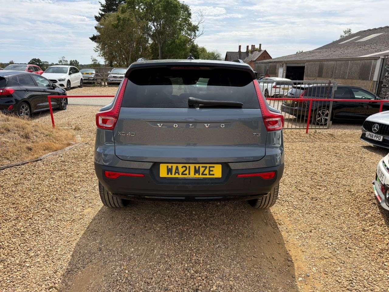 2021 VOLVO XC40 2021 VOLVO XC40