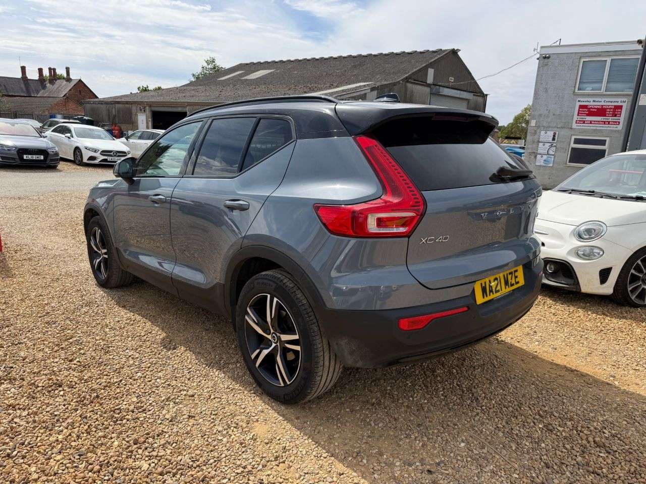 2021 VOLVO XC40 2021 VOLVO XC40