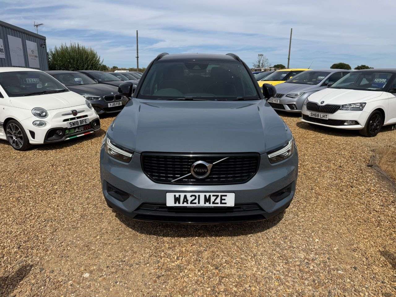 A 2021 VOLVO XC40 1.5 T3 R-Design SUV 5dr Petrol Auto Euro 6 (s/s) (163 ps) A 2021 VOLVO XC40 1.5 T3 R-Design SUV 5dr Petrol Auto Euro 6 (s/s) (163 ps)