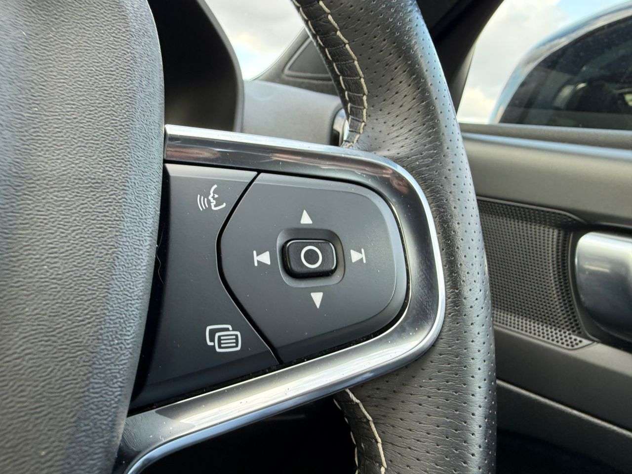 2021 VOLVO XC40 2021 VOLVO XC40