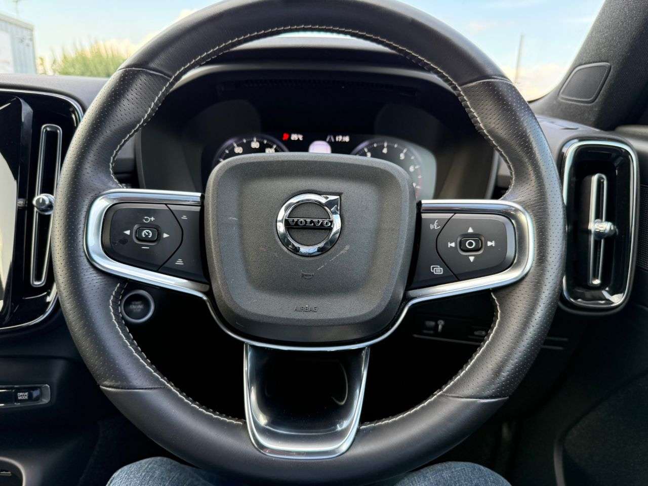 2021 VOLVO XC40 2021 VOLVO XC40
