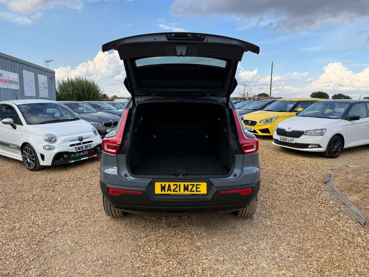2021 VOLVO XC40 2021 VOLVO XC40