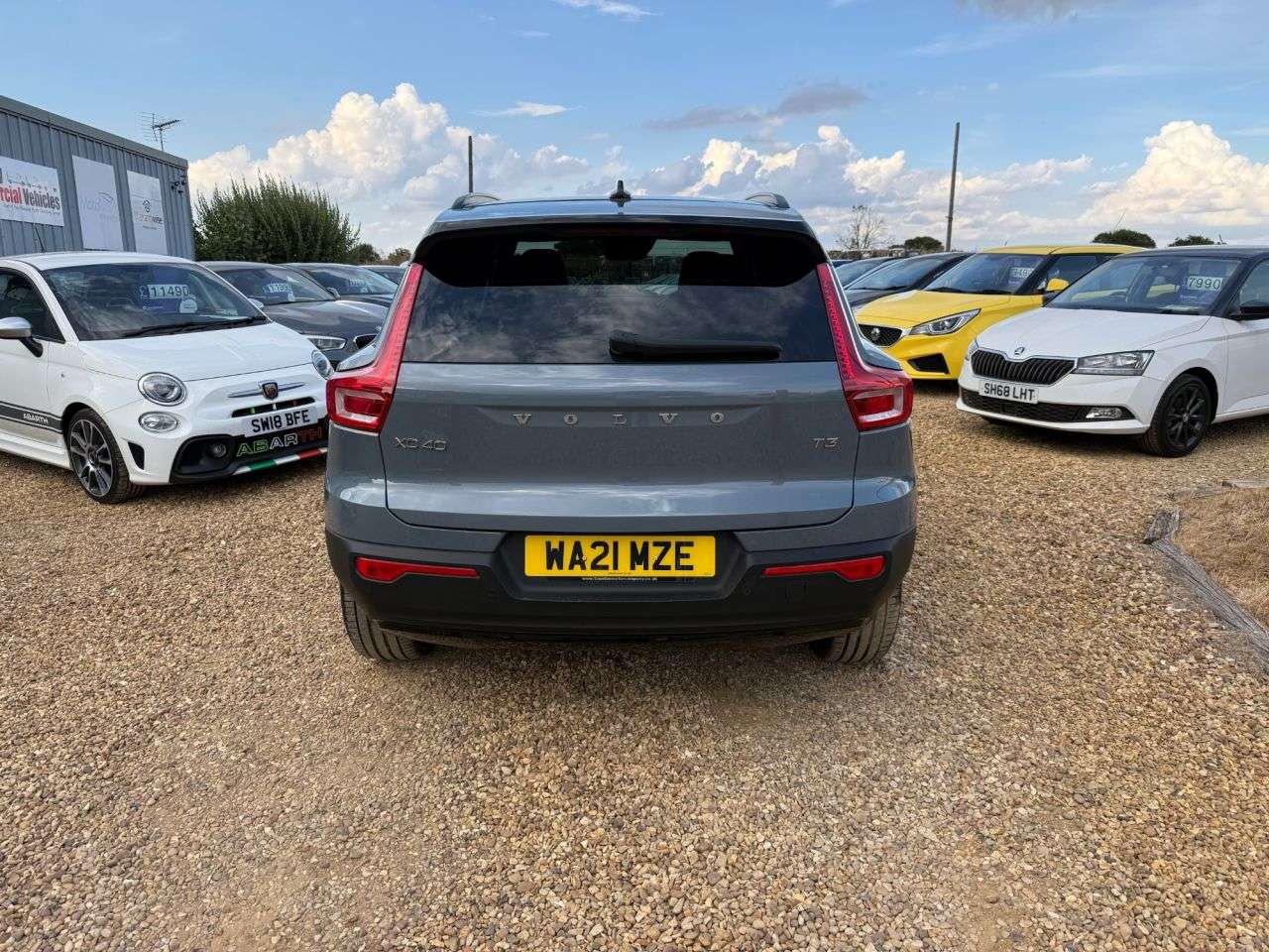 2021 VOLVO XC40 2021 VOLVO XC40