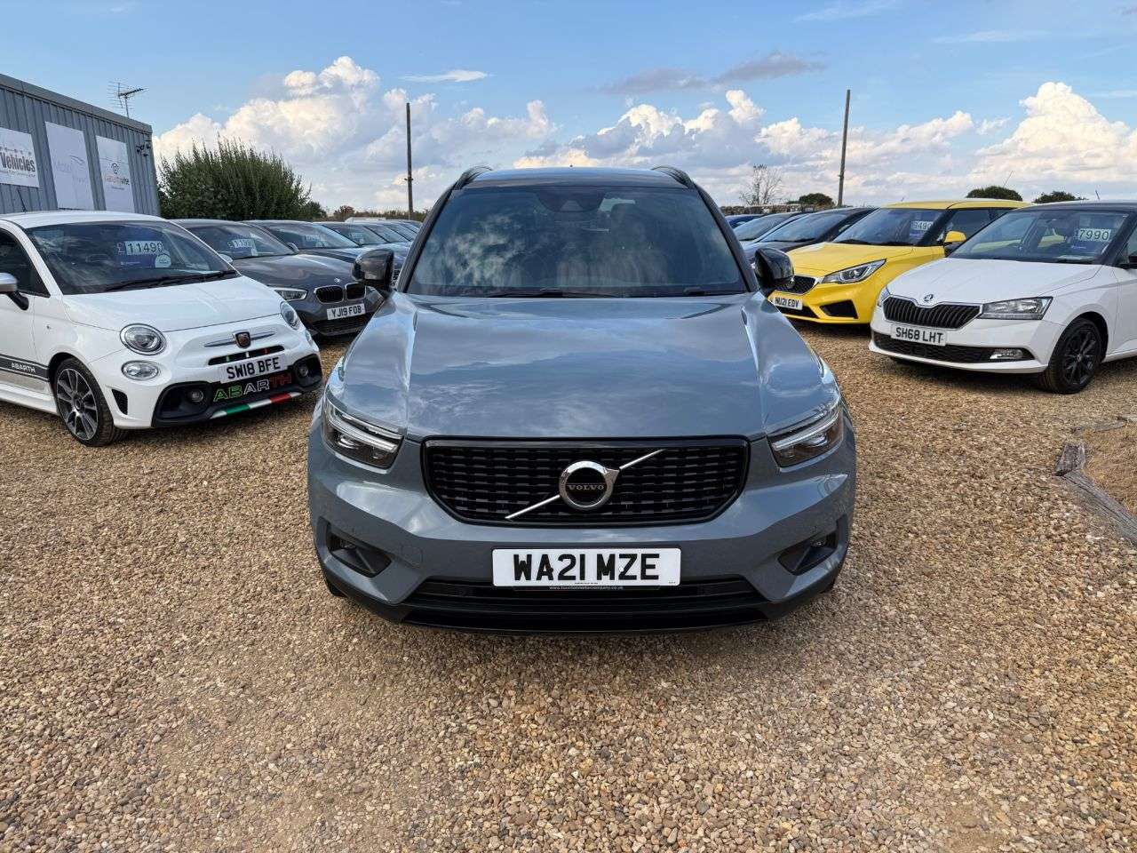 A 2021 VOLVO XC40 1.5 T3 R-Design SUV 5dr Petrol Auto Euro 6 (s/s) (163 ps) A 2021 VOLVO XC40 1.5 T3 R-Design SUV 5dr Petrol Auto Euro 6 (s/s) (163 ps)