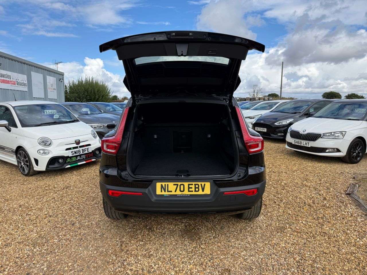 2020 VOLVO XC40 2020 VOLVO XC40