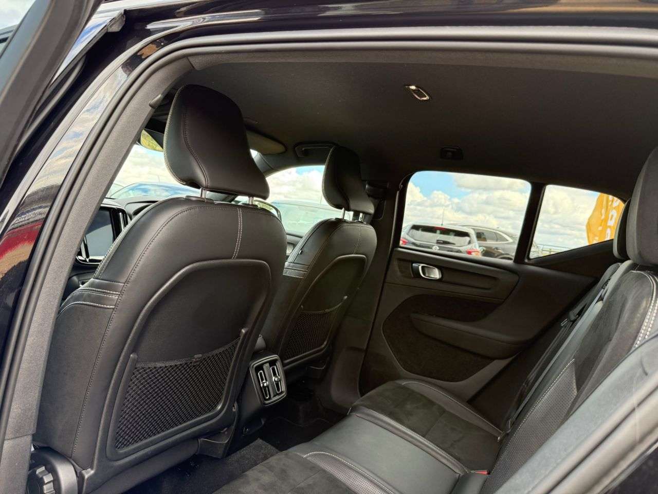 2020 VOLVO XC40 2020 VOLVO XC40
