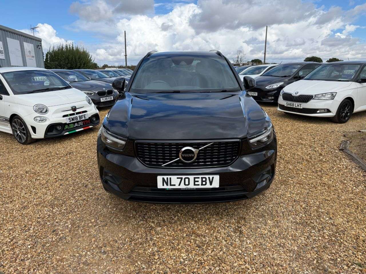 A 2020 VOLVO XC40 2.0 D3 R-Design SUV 5dr Diesel Manual Euro 6 (s/s) (150 ps) A 2020 VOLVO XC40 2.0 D3 R-Design SUV 5dr Diesel Manual Euro 6 (s/s) (150 ps)