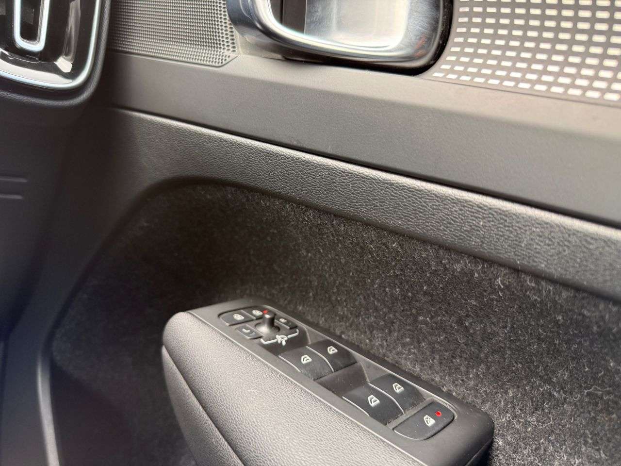 2020 VOLVO XC40 2020 VOLVO XC40