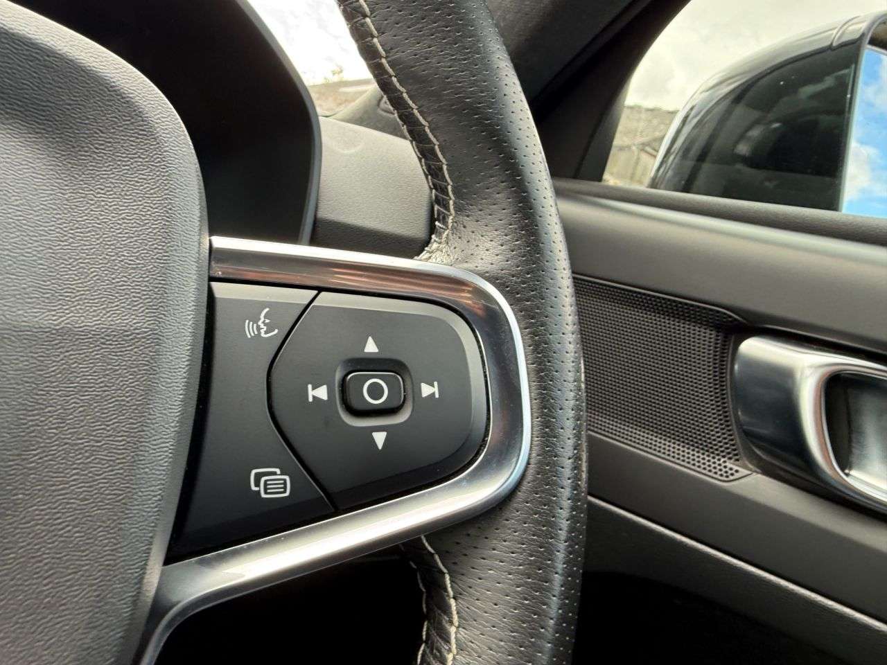 2020 VOLVO XC40 2020 VOLVO XC40