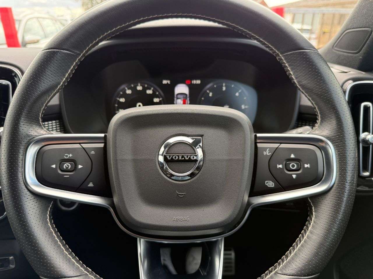 2020 VOLVO XC40 2020 VOLVO XC40