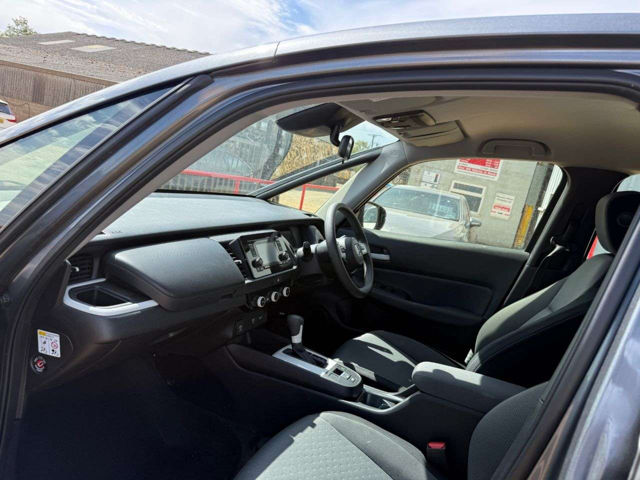 A 2021 HONDA JAZZ 1.5 h i-MMD SE Hatchback 5dr Petrol Hybrid eCVT Euro 6 (s/s) (107 ps) A 2021 HONDA JAZZ 1.5 h i-MMD SE Hatchback 5dr Petrol Hybrid eCVT Euro 6 (s/s) (107 ps)