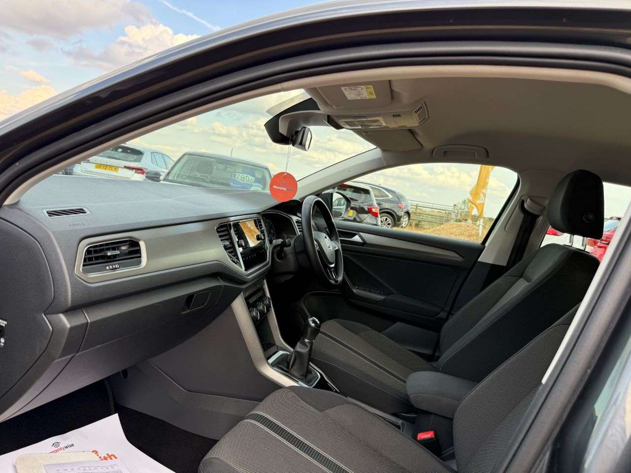 A 2020 VOLKSWAGEN T-ROC 1.0 TSI GPF SE SUV 5dr Petrol Manual Euro 6 (s/s) (115 ps) A 2020 VOLKSWAGEN T-ROC 1.0 TSI GPF SE SUV 5dr Petrol Manual Euro 6 (s/s) (115 ps)