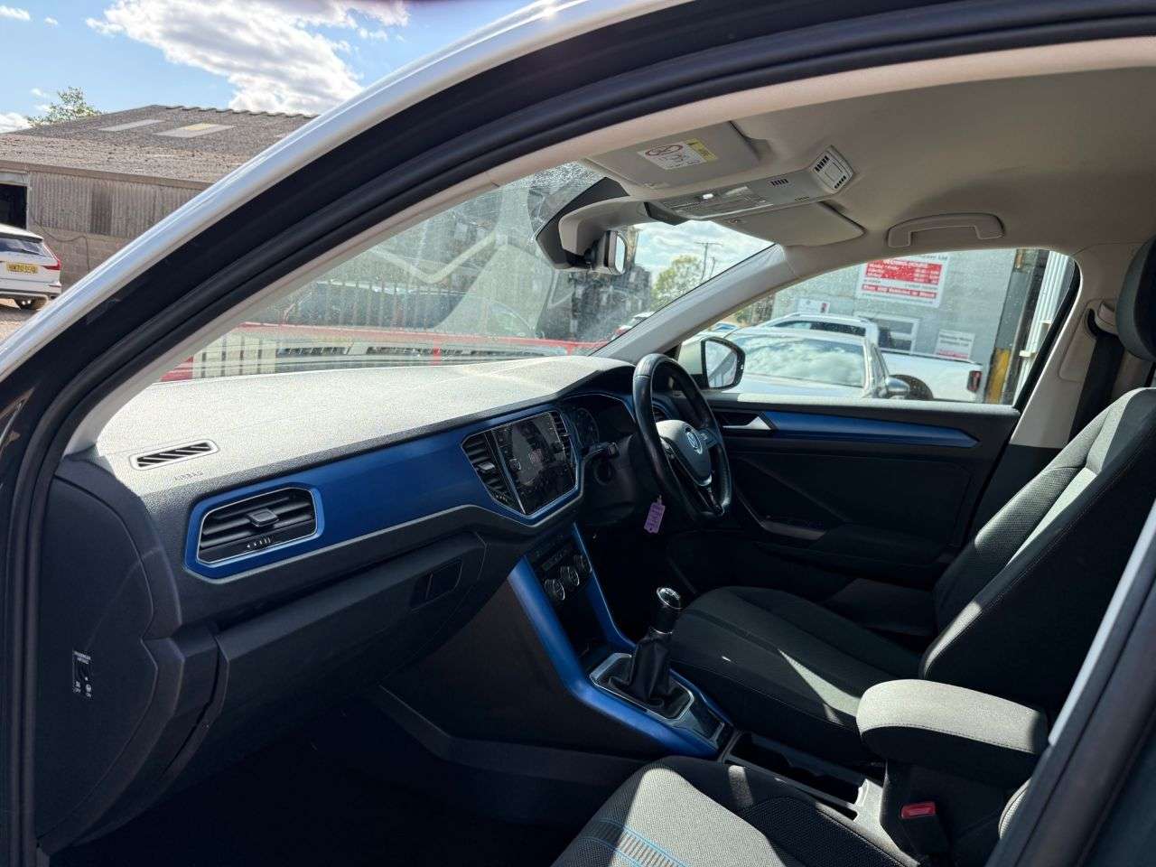 A 2018 VOLKSWAGEN T-ROC 1.0 TSI Design SUV 5dr Petrol Manual Euro 6 (s/s) (115 ps) A 2018 VOLKSWAGEN T-ROC 1.0 TSI Design SUV 5dr Petrol Manual Euro 6 (s/s) (115 ps)