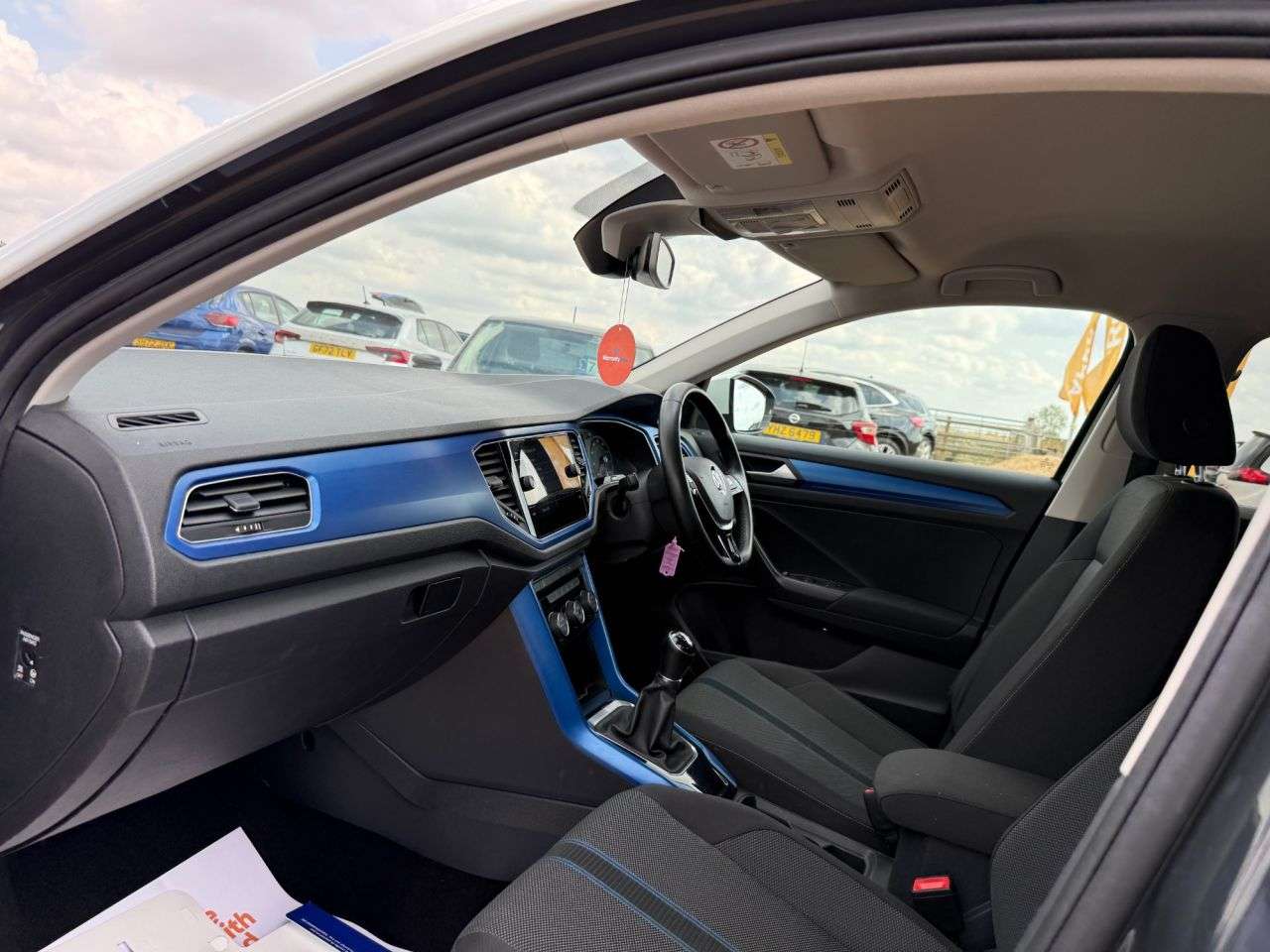A 2018 VOLKSWAGEN T-ROC 1.0 TSI Design SUV 5dr Petrol Manual Euro 6 (s/s) (115 ps) A 2018 VOLKSWAGEN T-ROC 1.0 TSI Design SUV 5dr Petrol Manual Euro 6 (s/s) (115 ps)