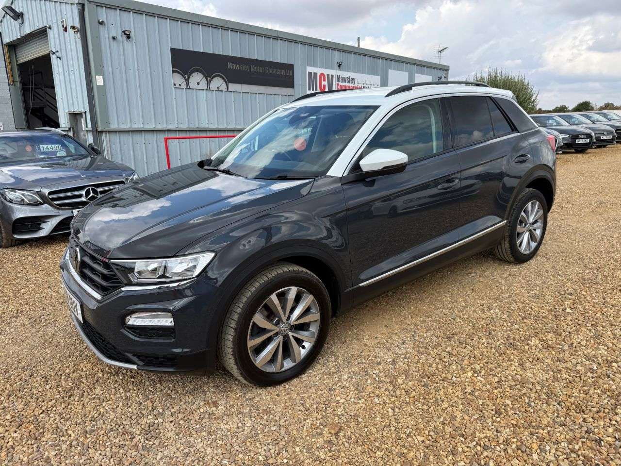 A 2018 VOLKSWAGEN T-ROC 1.0 TSI Design SUV 5dr Petrol Manual Euro 6 (s/s) (115 ps) A 2018 VOLKSWAGEN T-ROC 1.0 TSI Design SUV 5dr Petrol Manual Euro 6 (s/s) (115 ps)