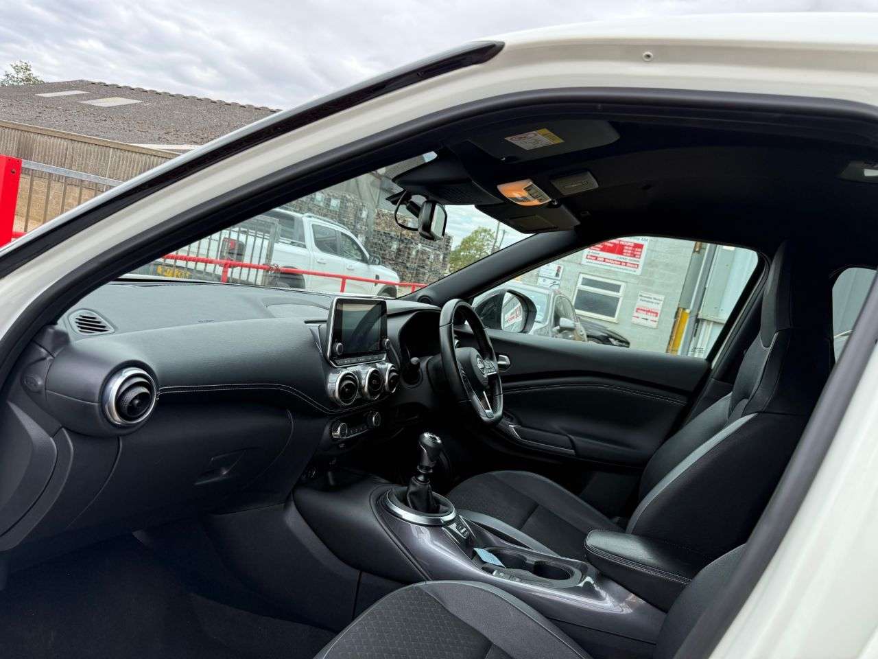 A 2023 NISSAN JUKE 1.0 DIG-T N-Connecta SUV 5dr Petrol Manual Euro 6 (s/s) (114 ps) A 2023 NISSAN JUKE 1.0 DIG-T N-Connecta SUV 5dr Petrol Manual Euro 6 (s/s) (114 ps)