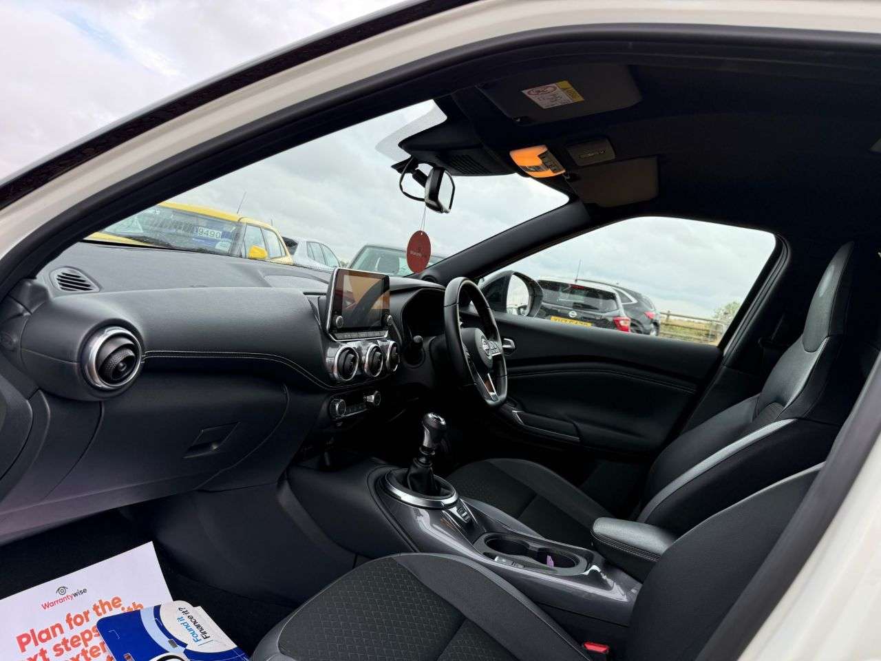 A 2023 NISSAN JUKE 1.0 DIG-T N-Connecta SUV 5dr Petrol Manual Euro 6 (s/s) (114 ps) A 2023 NISSAN JUKE 1.0 DIG-T N-Connecta SUV 5dr Petrol Manual Euro 6 (s/s) (114 ps)