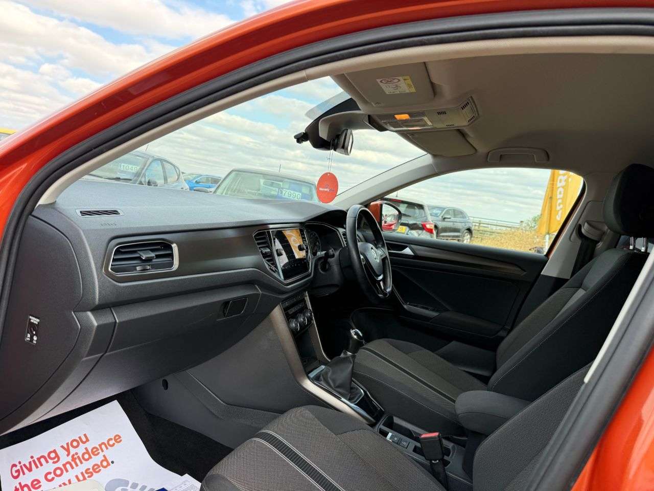 A 2018 VOLKSWAGEN T-ROC 1.5 TSI EVO SE SUV 5dr Petrol Manual Euro 6 (s/s) (150 ps) A 2018 VOLKSWAGEN T-ROC 1.5 TSI EVO SE SUV 5dr Petrol Manual Euro 6 (s/s) (150 ps)
