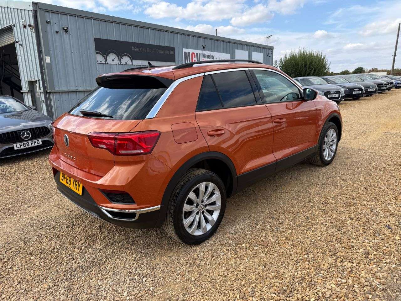 A 2018 VOLKSWAGEN T-ROC 1.5 TSI EVO SE SUV 5dr Petrol Manual Euro 6 (s/s) (150 ps) A 2018 VOLKSWAGEN T-ROC 1.5 TSI EVO SE SUV 5dr Petrol Manual Euro 6 (s/s) (150 ps)