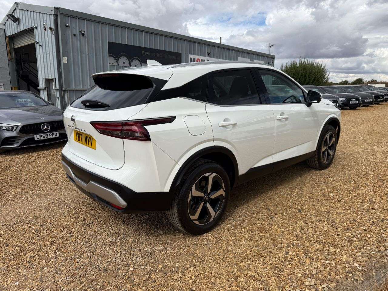 A 2021 NISSAN QASHQAI 1.3 DIG-T MHEV N-Connecta SUV 5dr Petrol Hybrid Manual Euro 6 (s/s) (140 ps A 2021 NISSAN QASHQAI 1.3 DIG-T MHEV N-Connecta SUV 5dr Petrol Hybrid Manual Euro 6 (s/s) (140 ps