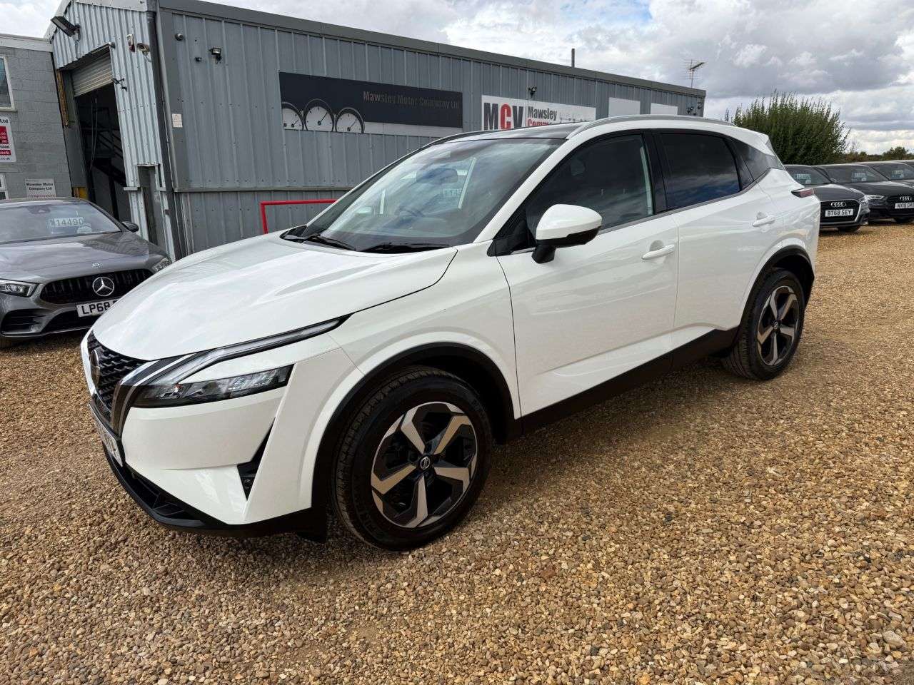 A 2021 NISSAN QASHQAI 1.3 DIG-T MHEV N-Connecta SUV 5dr Petrol Hybrid Manual Euro 6 (s/s) (140 ps A 2021 NISSAN QASHQAI 1.3 DIG-T MHEV N-Connecta SUV 5dr Petrol Hybrid Manual Euro 6 (s/s) (140 ps