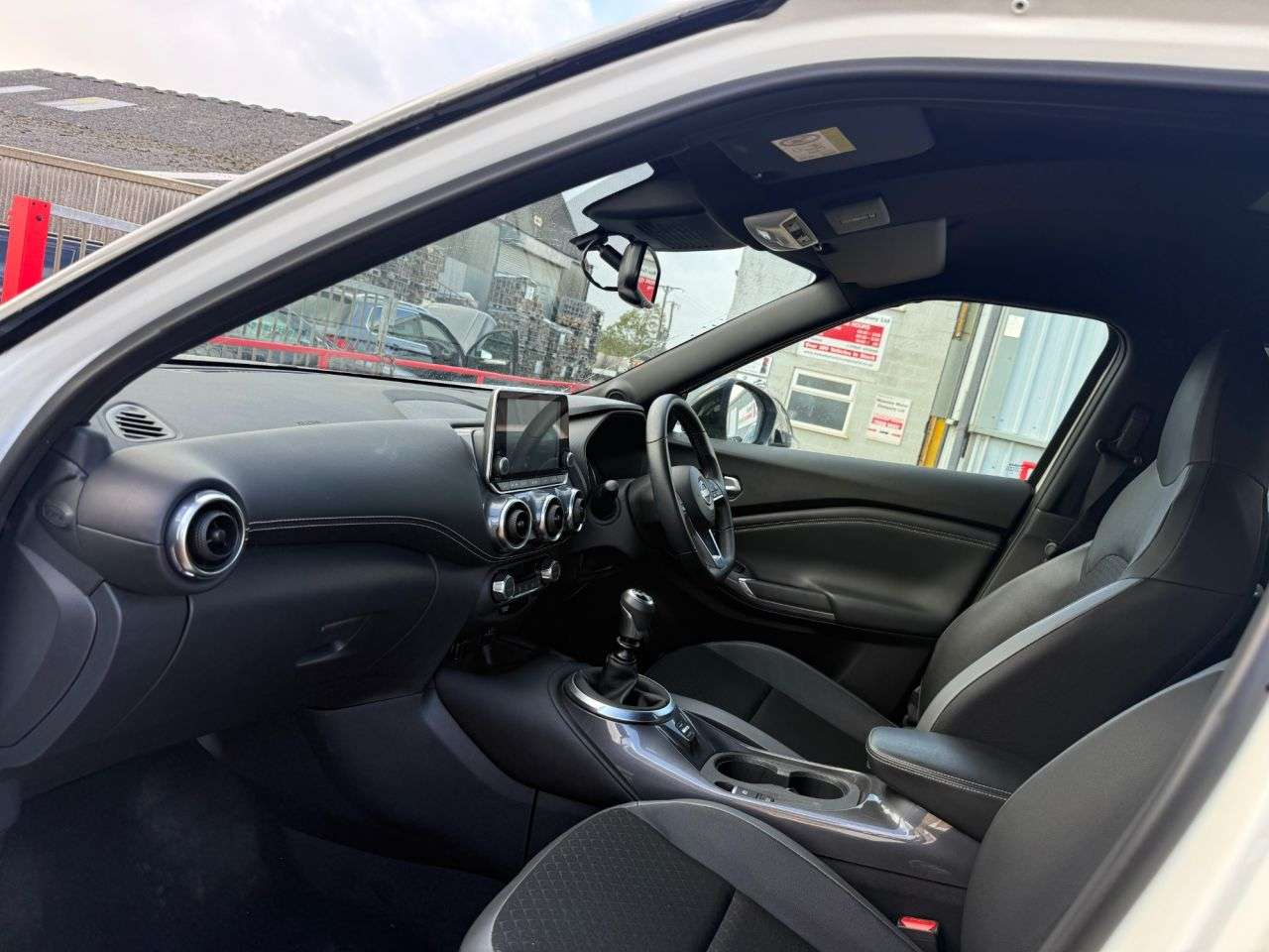 A 2023 NISSAN JUKE 1.0 DIG-T N-Connecta SUV 5dr Petrol Manual Euro 6 (s/s) (114 ps) A 2023 NISSAN JUKE 1.0 DIG-T N-Connecta SUV 5dr Petrol Manual Euro 6 (s/s) (114 ps)