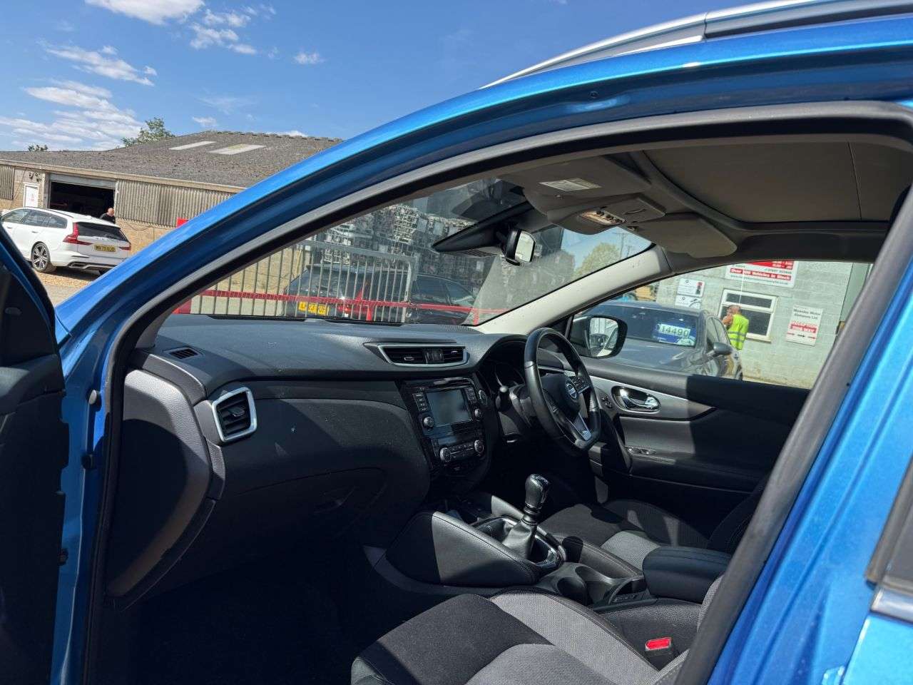 A 2019 NISSAN QASHQAI 1.3 DIG-T N-Connecta SUV 5dr Petrol Manual Euro 6 (s/s) (140 ps) A 2019 NISSAN QASHQAI 1.3 DIG-T N-Connecta SUV 5dr Petrol Manual Euro 6 (s/s) (140 ps)