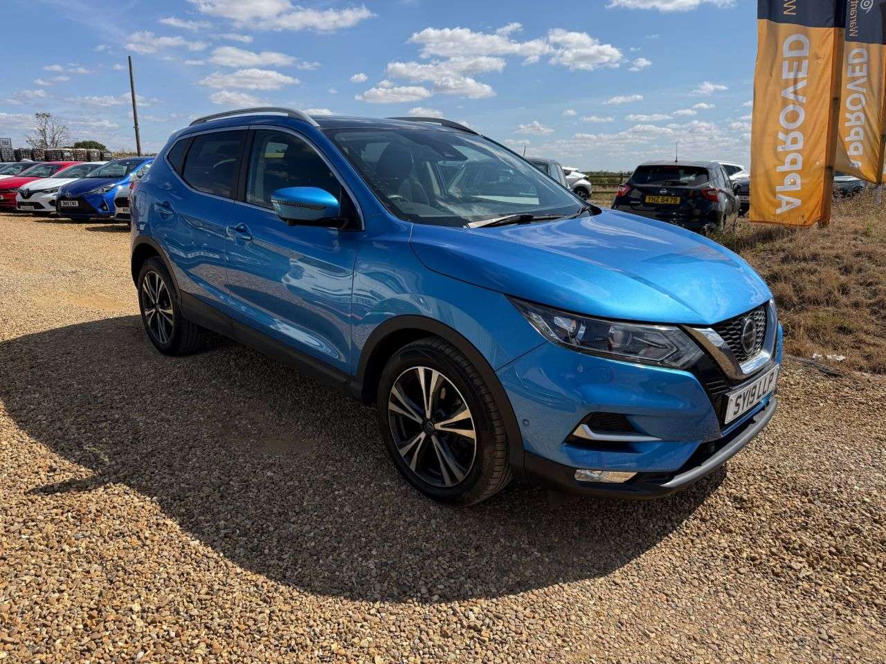 A 2019 NISSAN QASHQAI 1.3 DIG-T N-Connecta SUV 5dr Petrol Manual Euro 6 (s/s) (140 ps) A 2019 NISSAN QASHQAI 1.3 DIG-T N-Connecta SUV 5dr Petrol Manual Euro 6 (s/s) (140 ps)