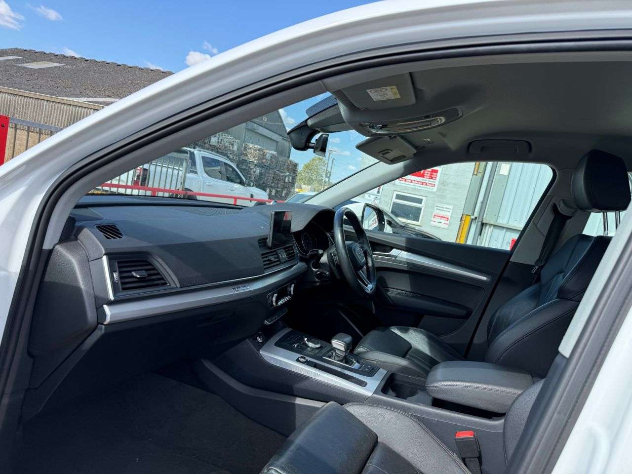 A 2019 AUDI Q5 2.0 TDI 40 Sport SUV 5dr Diesel S Tronic quattro Euro 6 (s/s) (190 ps) A 2019 AUDI Q5 2.0 TDI 40 Sport SUV 5dr Diesel S Tronic quattro Euro 6 (s/s) (190 ps)