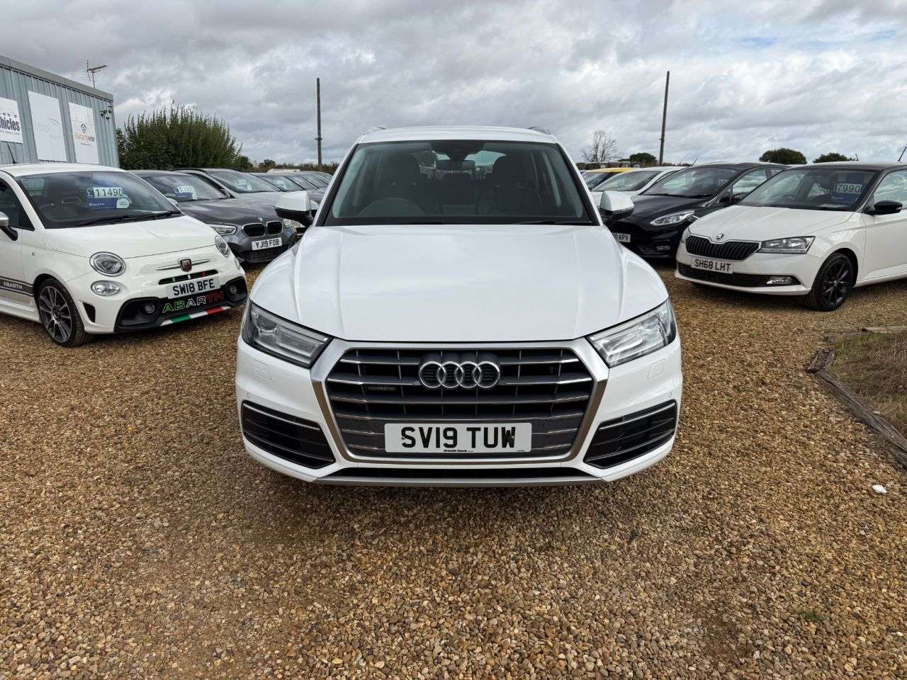A 2019 AUDI Q5 2.0 TDI 40 Sport SUV 5dr Diesel S Tronic quattro Euro 6 (s/s) (190 ps) A 2019 AUDI Q5 2.0 TDI 40 Sport SUV 5dr Diesel S Tronic quattro Euro 6 (s/s) (190 ps)