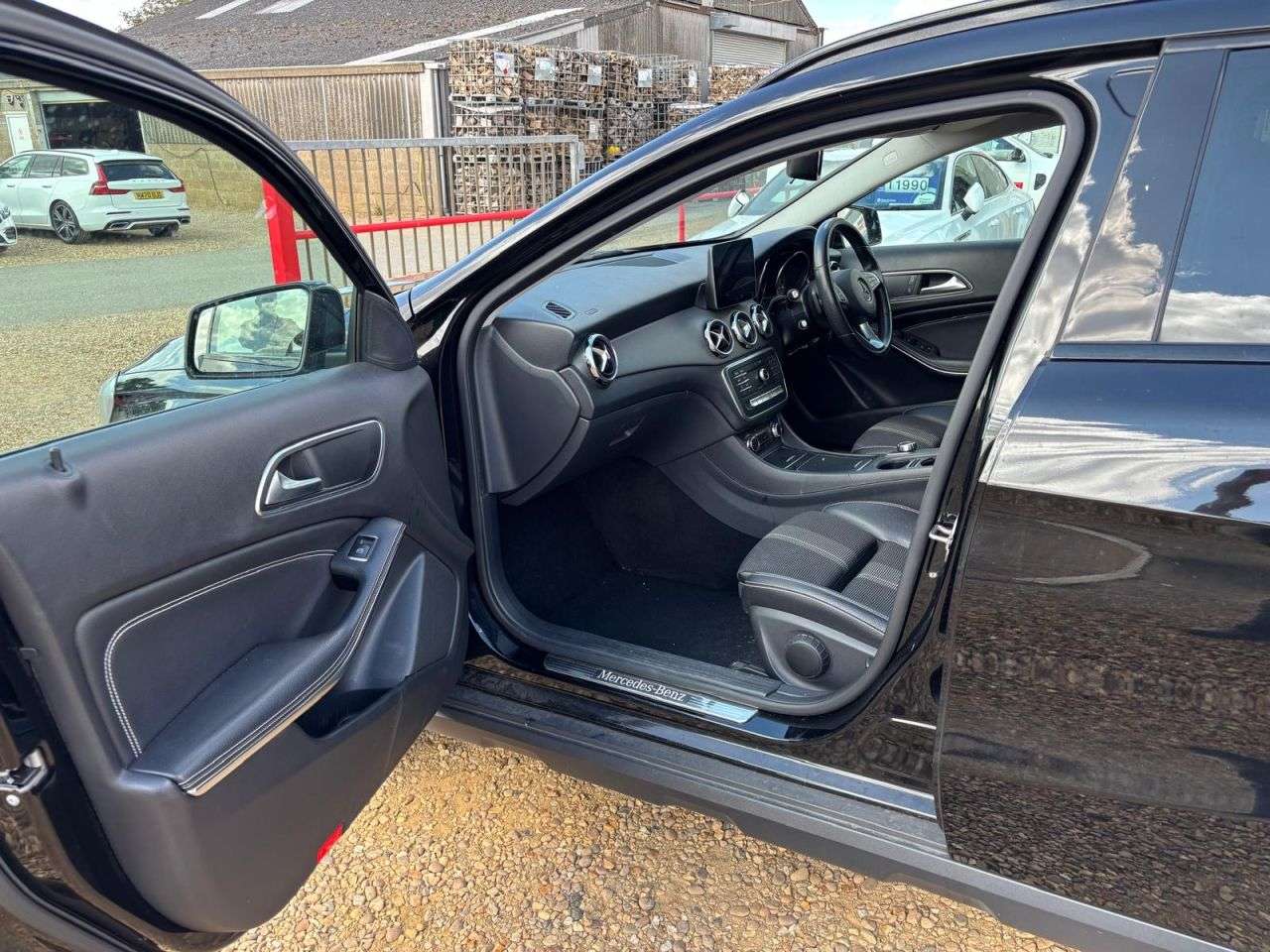 A 2018 MERCEDES-BENZ GLA 1.6 GLA180 Urban Edition SUV 5dr Petrol 7G-DCT Euro 6 (s/s) (122 ps) A 2018 MERCEDES-BENZ GLA 1.6 GLA180 Urban Edition SUV 5dr Petrol 7G-DCT Euro 6 (s/s) (122 ps)