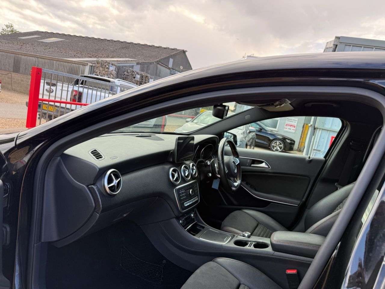 A 2017 MERCEDES-BENZ A CLASS 2.1 A200d AMG Line (Premium) Hatchback 5dr Diesel 7G-DCT Euro 6 (s/s) (136 A 2017 MERCEDES-BENZ A CLASS 2.1 A200d AMG Line (Premium) Hatchback 5dr Diesel 7G-DCT Euro 6 (s/s) (136